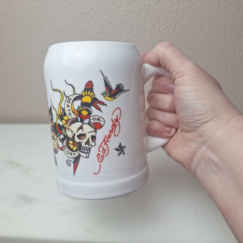 ED HARDY BEER STEIN Superior Drinking Quality Art SKULLS MUG White HOPS ETERNAL!